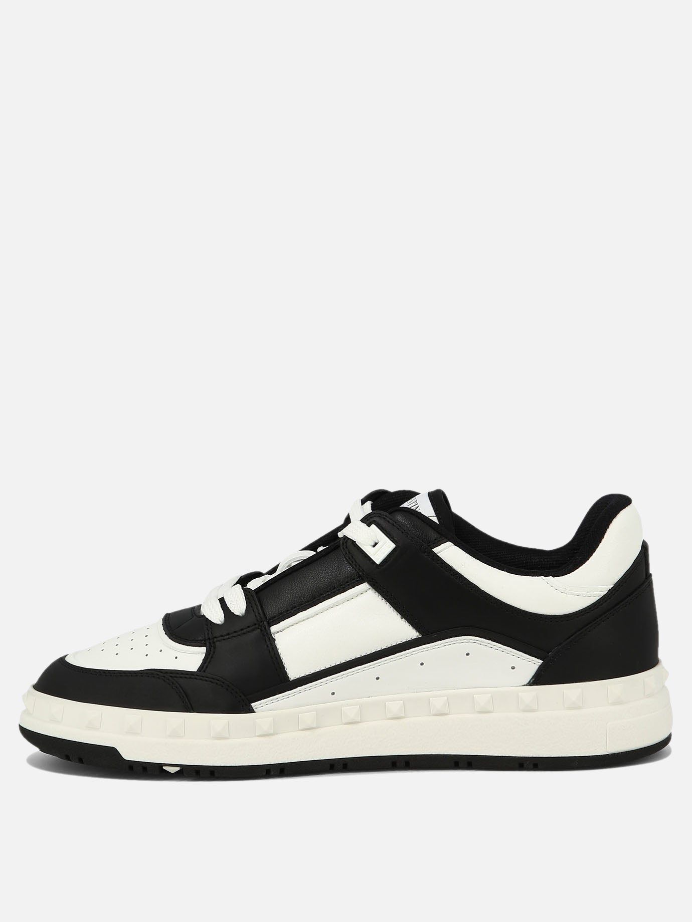 Low top sneakers 100% leather - 100% rubber  Black - Valentino Garavani Men | PDP | VIETTI Online Store | thumbnail_3
