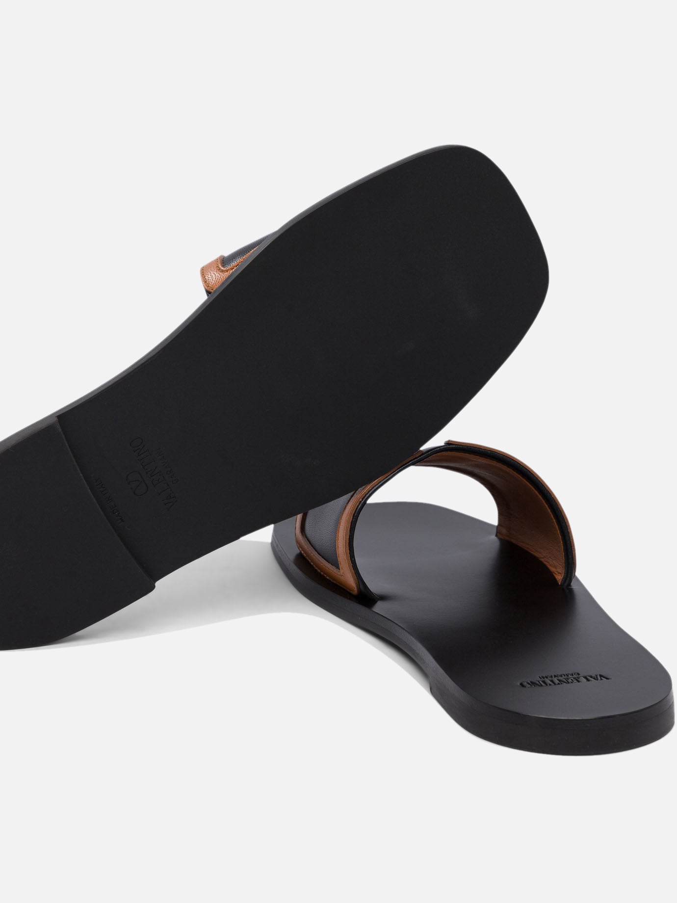 Flat sandals 100% leather - 100% leather  Black - Valentino Garavani Women | PDP | VIETTI Online Store | Zoom-Modal_5
