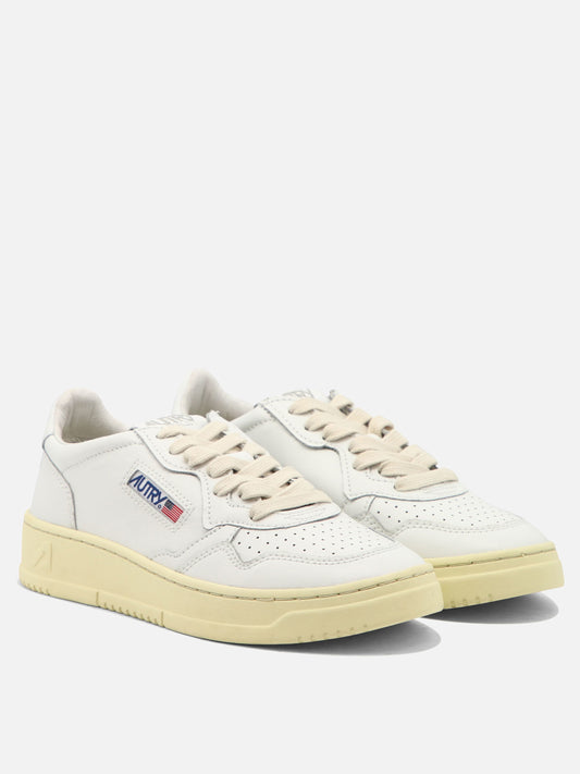 Low top sneakers 100% cow leather - 100% rubber  White - Autry Women | PDP | VIETTI Online Store | 2
