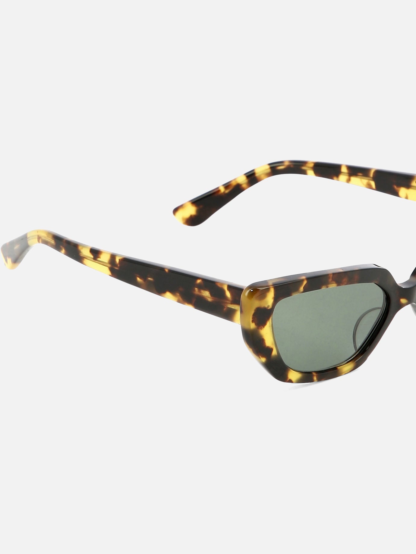 "Cat Eye" sunglasses