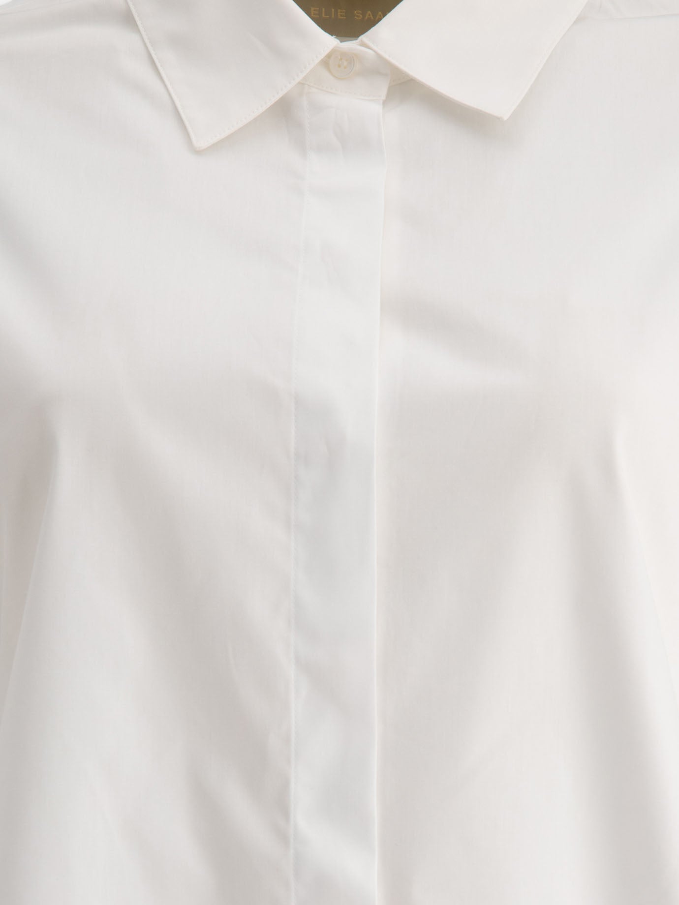 Shirt with contrasting profiles