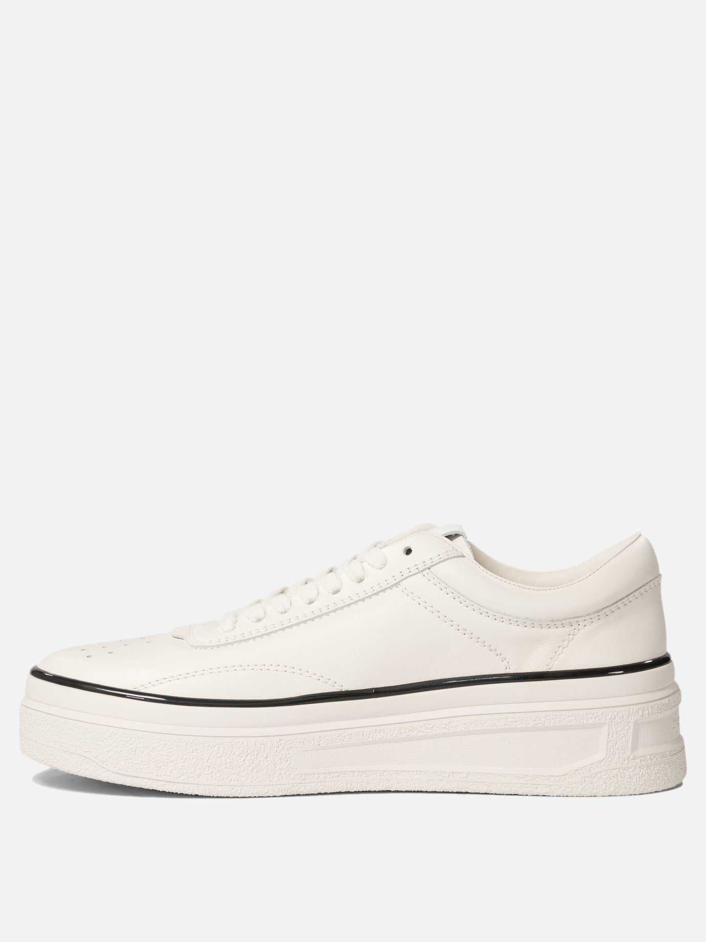 Sneakers with contrasting profiles